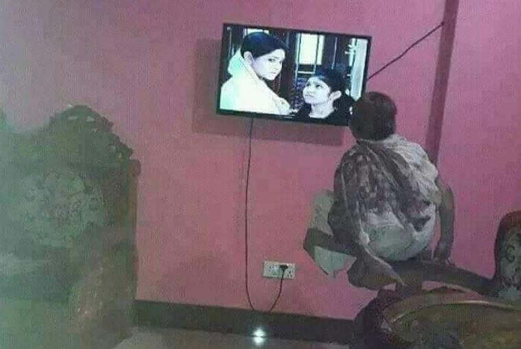 4 Pertanda Jelas, Seseorang Nggak Bisa Hidup Tanpa TV di Dunia Ini